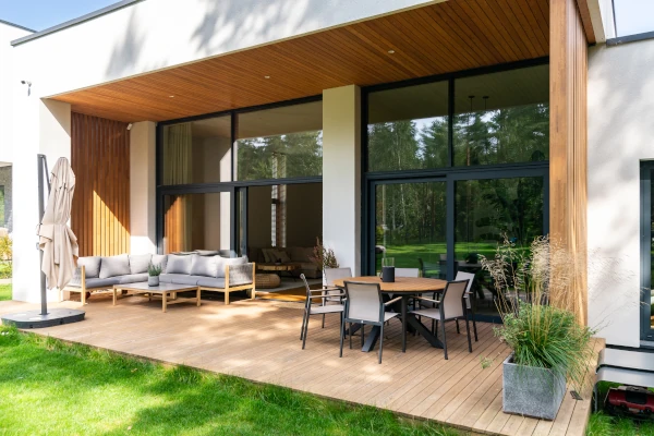 Terrace with aluminium patio doors
